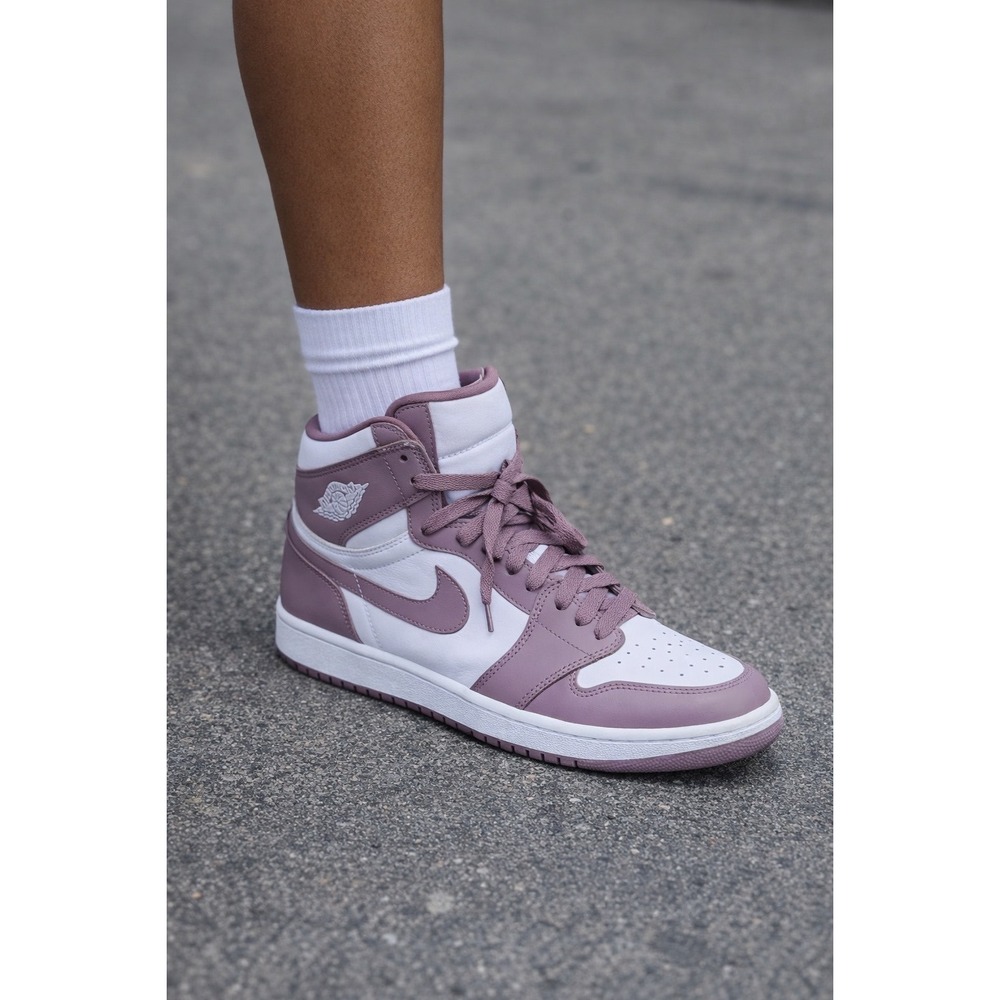 Jordan Air Jordan 1 Mid Womens Mauve White Excellent Leather High Top Sneaker‎